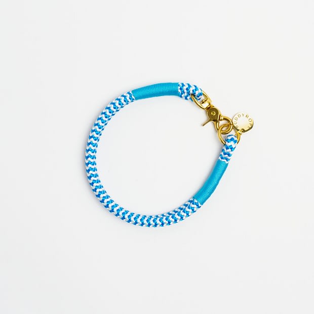 Halsband fix Blau Weiß gestreift Türkis Messing, Hundehalsband aus Tau, Hundezubehör individuell nach Maß handgemacht in Österreich