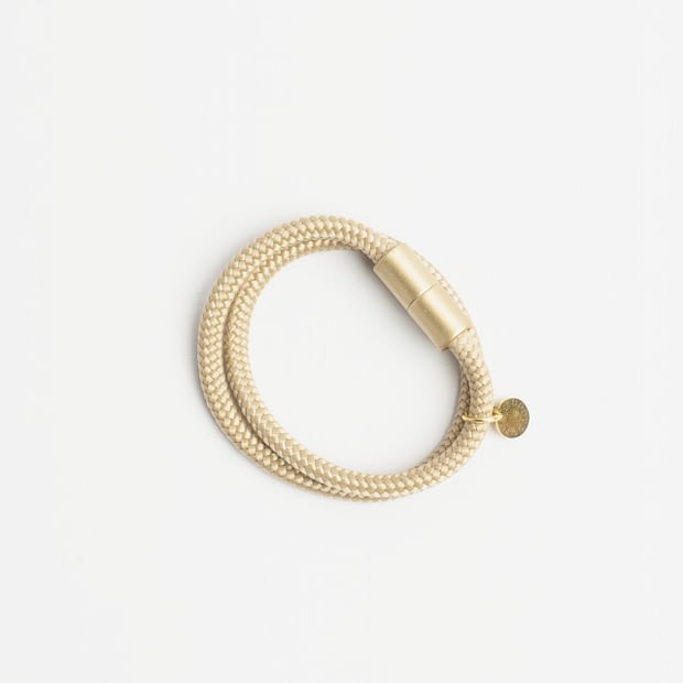 Armband doppelt Beige Messing, Armband aus Tau, Hundezubehör individuell nach Maß handgemacht in Österreich