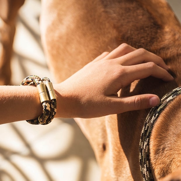 Armband doppelt Camouflage Messing, Armband aus Tau, Hundezubehör individuell nach Maß handgemacht in Österreich